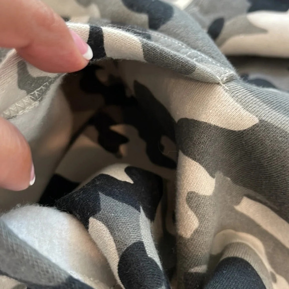 Camo Hoodie Sweatshirt Black Gray size 2X (has Company logo see photos) - Picture 15 of 16